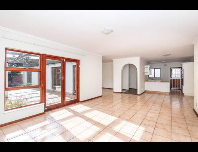 4 BEDROOM PROPERTY TO RENT IN CONSTANTIA